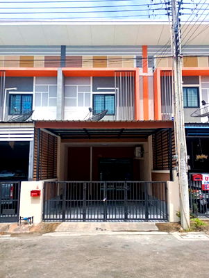 ทาวน์โฮม นิคมปิ่นทอง : ขายทาวน์เฮ้าส์ โครงการ เซ็นโต้ พาร์ค บึง ศรีราชา ชลบุรี