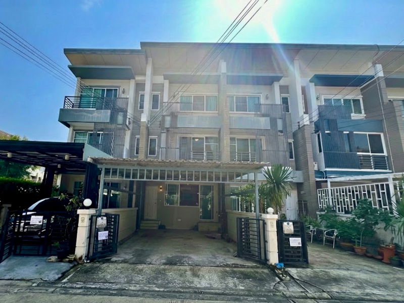 ขายทาวน์โฮม : ขาย Townhome 3 ชั้น Town Avenue Rama 9 (แสนสิริ) ทำเลกรุงเทพกรีฑาตัดใหม่ ใกล้รถไฟฟ้า–ทางด่วน–สนามบิน พื้นที่ดินใหญ่ ฟังก์ชันครบ พร้อมอยู่