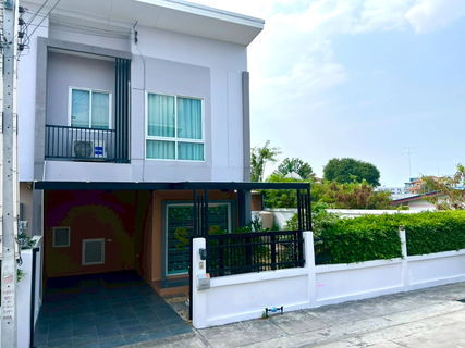 ขายบ้านใจกลางเมืองบางแสน ใกล้มหาลัยบรูพา แหล่งของกิน มีพื้นที่ข้างบ้าน พร้อมเข้าอยู่! (เจ้าของขายเอง)