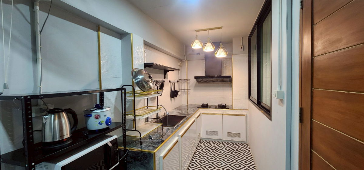 picture Fully furnished, ready to move in | Corner unit | No pets allowed | Foreign tenants welcome - 31/33