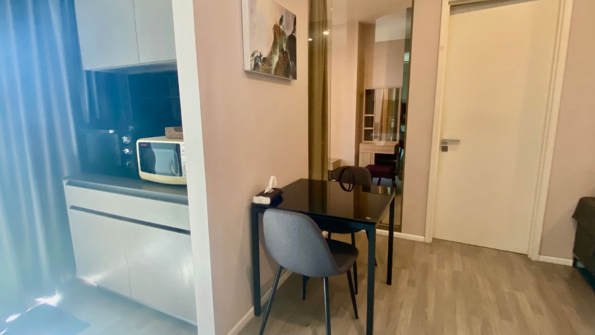 รูป คอนโดชั้นล่าง 1 ห้องนอน 1 ห้องน้ำ 45 ตรม ที่ The Room 69 ให้เช่า 25,000 บาทต่อเดือน สุขุมวิท ซอย 69 สถานีรถไฟฟ้าพระโขนง - รูปที่ 6/12