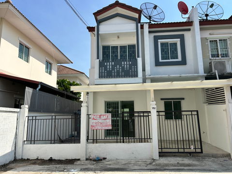 <ขาย> Hot ทาวน์เฮ้าส์ 2ชั้น หลังริม Private ทำเลดี เดินทางสะดวกใกล้ถนนหลายเส้น