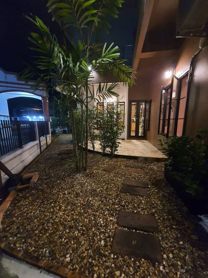 รูป ให้เช่าบ้านพร้อมอยู่ 2 ชั้นครึ่งสุดหรูขนาดใหญ่ พร้อมดาดฟ้าชมวิวดอยสุเทพ-เมืองเชียงใหม่ (R896) T.0946511456 - รูปที่ 5/14