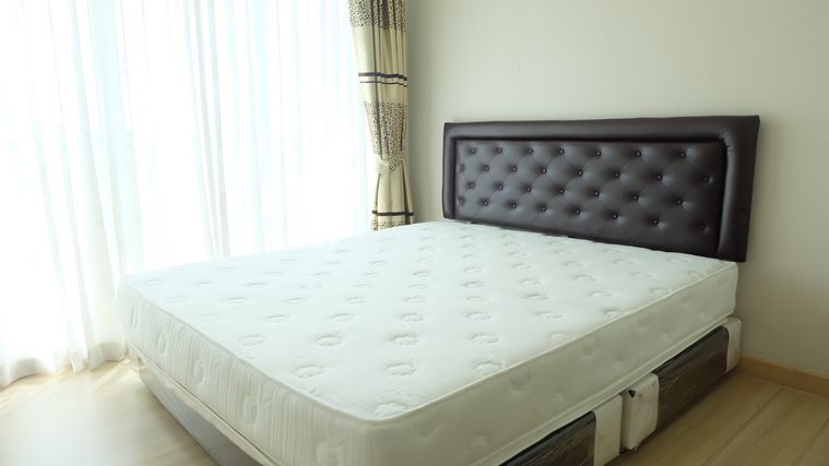 ให้เช่าห้อง 1 นอน ขนาด 32 ตร.ม ชั้น 4 ตึกเอ  ห้องติดสวนส่วนกลาง เฟอร์ครบ  เอ็มโซไซตี้คอนโดเมืองทองธานี ราคาเช่า 7,500/เดือน