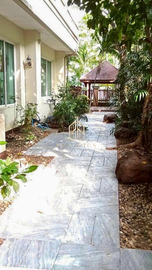 รูป ให้เช่าบ้านหรู พฤกษ์ภิรมย์ รีเจ้นท์ สุขุมวิท พร้อม สระว่ายน้ำส่วนตัว  - รูปที่ 28/30