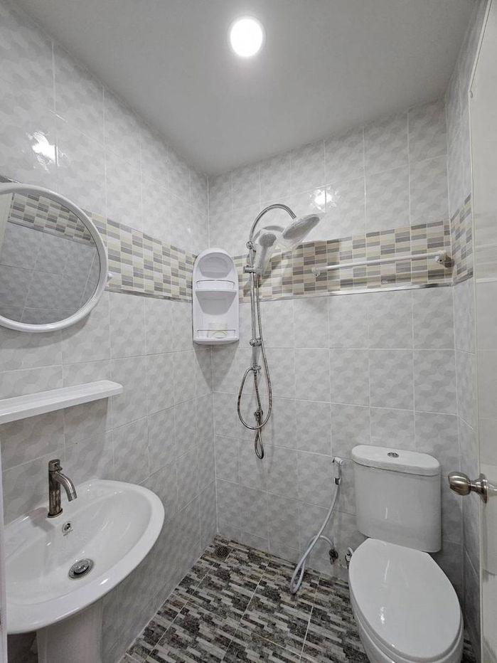 รูป ขายทาวน์เฮ้าส์รีโนเวทใหม่ หมู่บ้าน รวิพร 2 ซอยเขาน้อย พัทยา ชลบุรี  - รูปที่ 14/15