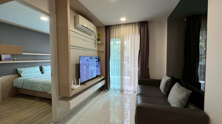 ขายถูกมาก Play condo ห้องใหญ่ สภาพดีมาก ตรงข้ามเมย่า เดินไปนิมมานได้เลย โทร. 098-9690236 แจน
