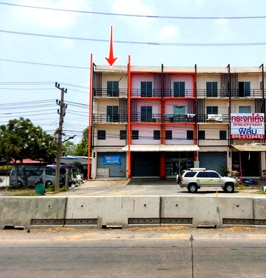Shophouses for sale Nong Khae Industrial Estate  : FOR SALE  COMMERCIAL BUILDING PROPERTY  3740000 BAHT.