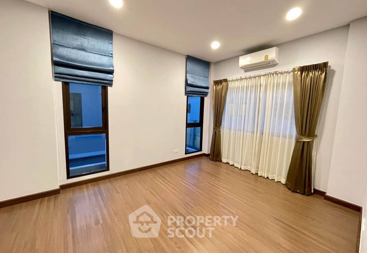 รูป บ้าน 5-ห้องนอน ใน ออเงิน (ID 2625563) - รูปที่ 9/18