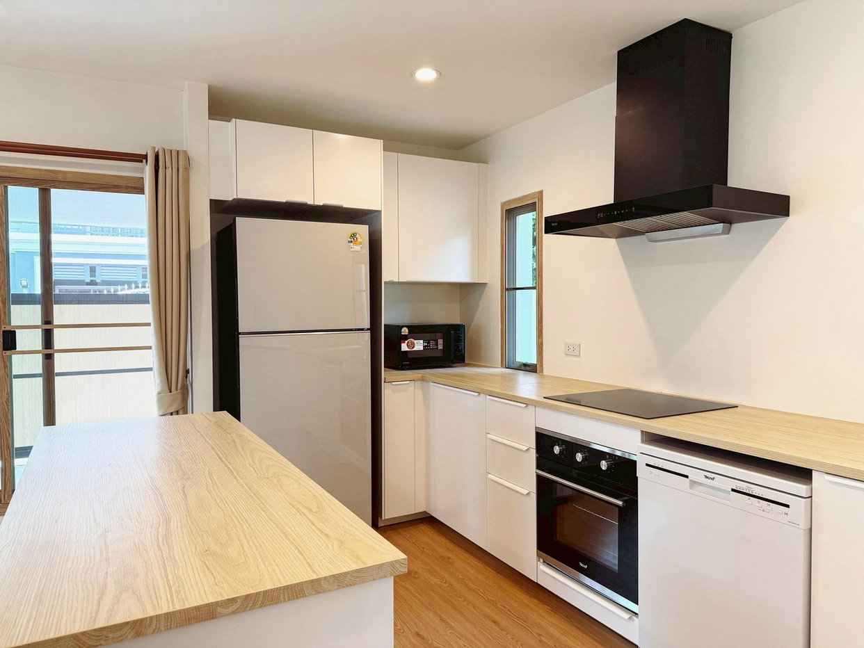 รูป LTHC14339 – House / Pool Villa for Sale | Phra Khanong Area | 240 sqm | 3 Beds 4 Baths | Near BTS Phra Khanong | 13.9MB - รูปที่ 12/13