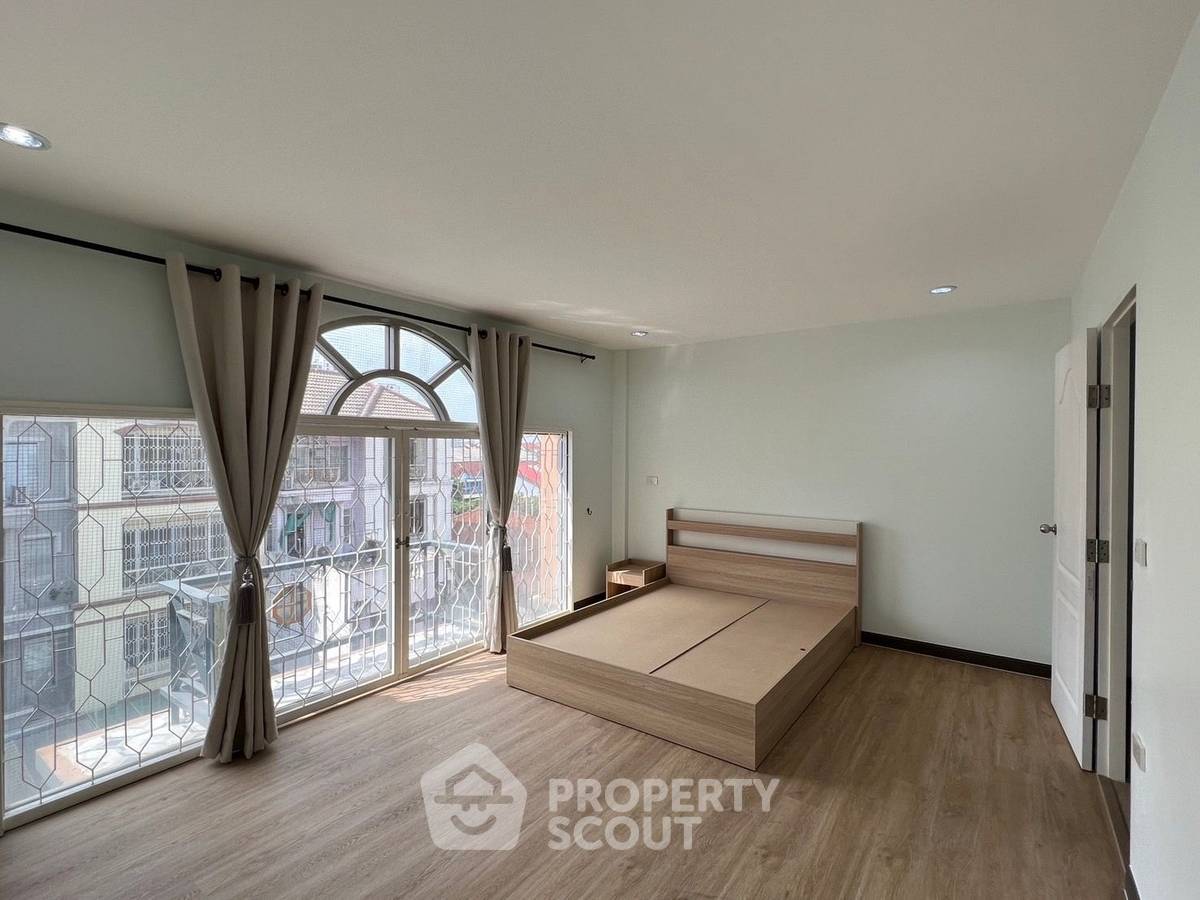 รูป ทาวน์เฮาท์ 3-ห้องนอน ใกล้ BTS อุดมสุข (ID 2044295) - รูปที่ 10/14