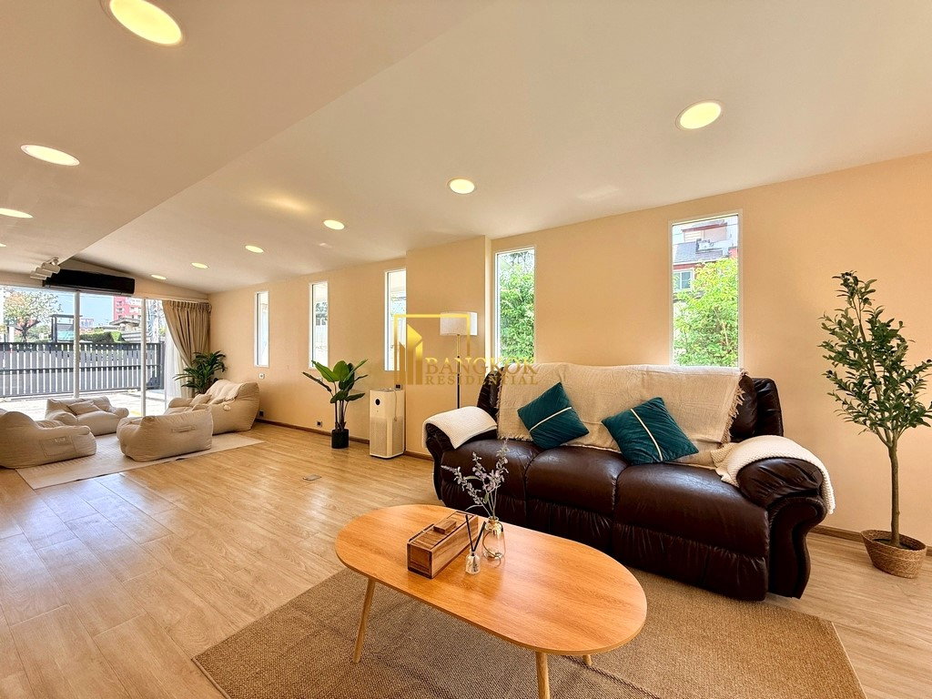 รูป Beautiful 4 Bedroom House For Rent in Ekkamai Area - BR28323SH - รูปที่ 9/46