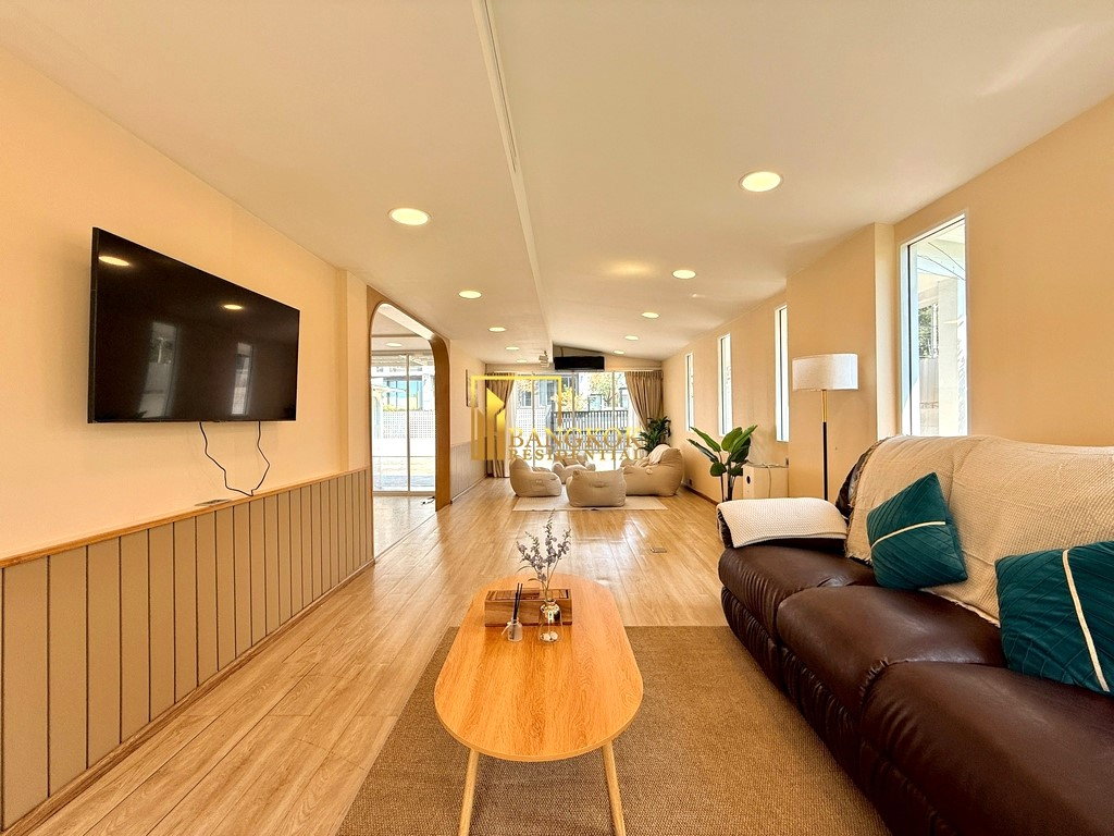 รูป Beautiful 4 Bedroom House For Rent in Ekkamai Area - BR28323SH - รูปที่ 7/46