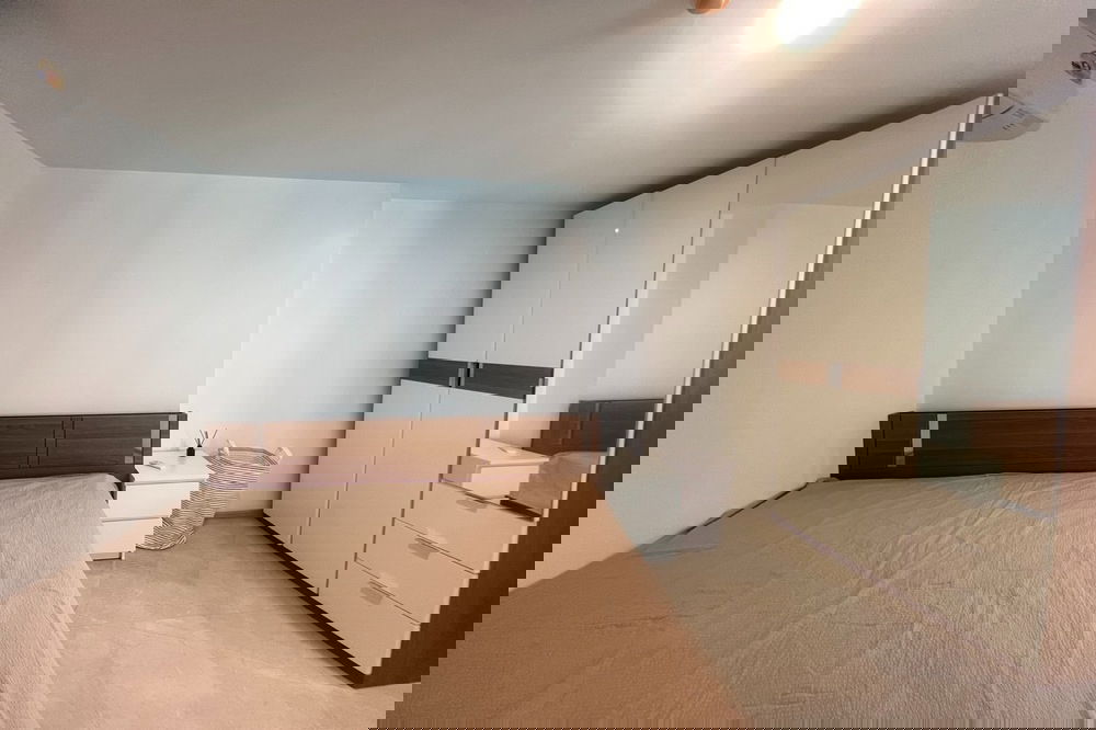 รูป 🔥 สำหรับเช่า !! ห้องมุม, ห้องนั่งเล่นกว้าง !! 🔥 Code C20240400023..........Focus On Saladaeng, 2 ห้องนอน, 1 ห้องน้ำ, แต่งครบ, พร้อมเข้าอยู่ 📣📣 - รูปที่ 5/9