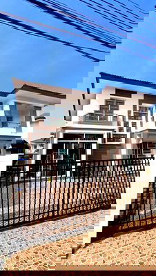 เช่าบ้านเดี่ยว นนทบุรี : ให้เช่า บ้านเดี่ยวอยู่ซอยแก้วอินทร์ นนทบุรี ที่ตั้ง หมู่บ้าน พฤกษาวิลเลจ 28 ซอยแก้วอินทร์  เดือนละ 29,000 บาท สามาถต่อรองลดราคาได้