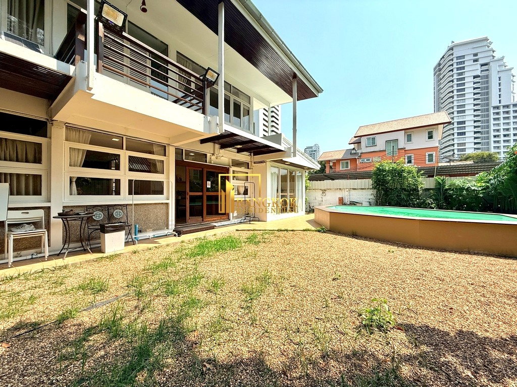 รูป Beautiful 4 Bedroom House For Rent in Ekkamai Area - BR28323SH - รูปที่ 45/46