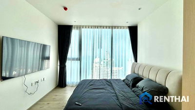 Condos for rent : Luxurious 2bed Corner Condo at Arom Wongamat for rent