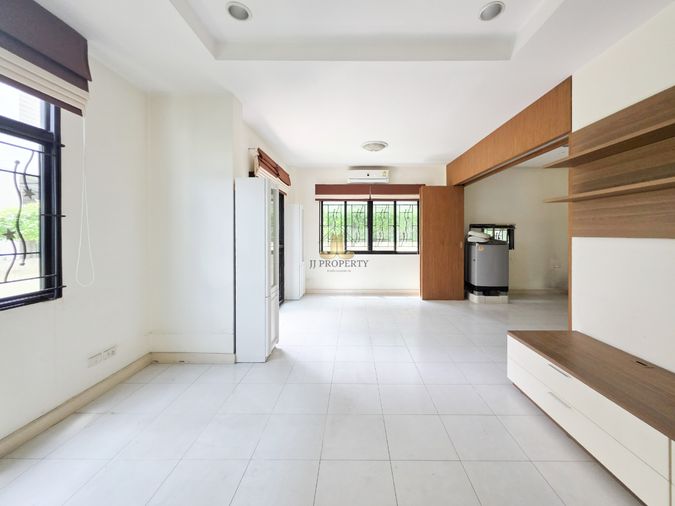 3-bed house for sale, 200 sqm, 56 sq wah, Setthasiri Wongwaen - Sukhaphiban 2