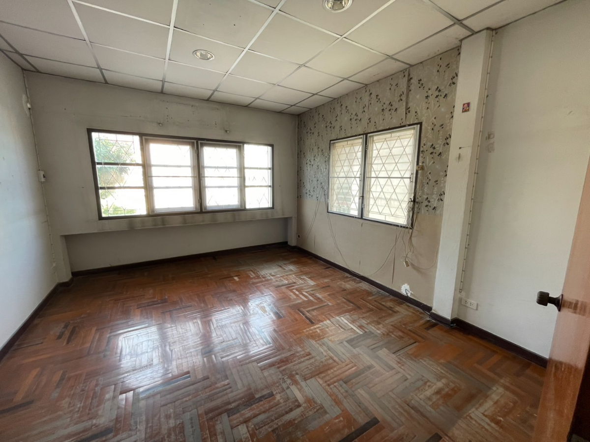 รูป ขายบ้านเดี่ยวหลังมุม หมู่บ้านวรนุช เพชรเกษม 68 แยก 31 ขายตามสภาพ ราคาต่อรองได้ ทำเลดี ใกล้ MRT บางแค - รูปที่ 5/15