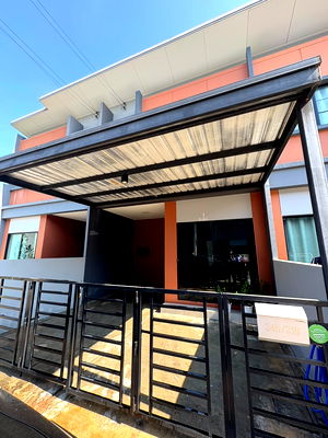 Townhouses for rent : A house is available for rent under a one year lease agreement.