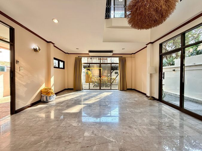 5-bed house for rent, 350 sqm, 1 sq wah, Khlong Toei