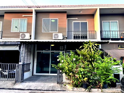 เช่าทาวน์โฮม ถนนปัญญาอินทรา : ให้เช่าทาวน์โฮม 2 ชั้น  หมู่บ้าน อารียา เดอะคัลเลอร์สวงแหวน-รามอินทรา