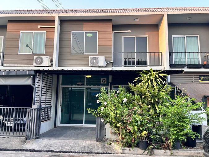 ให้เช่าทาวน์โฮม 2 ชั้น  หมู่บ้าน อารียา เดอะคัลเลอร์สวงแหวน-รามอินทรา