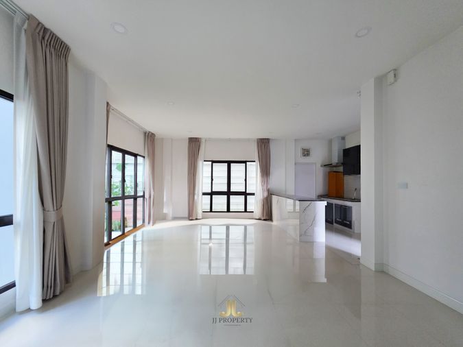 ขายบ้านเดี่ยว 4 ห้องนอน 375 ตร.ม. 56 ตร.ว. เดอะ ซิตี้ เอกมัย-ลาดพร้าว