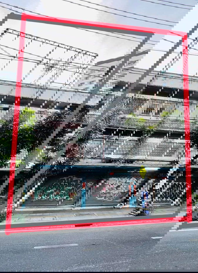 รูป ขายอาคารพาณิชย์ 3 คูหา ติดถนนพระราม4 สุขุมวิท - รูปที่ 2/5