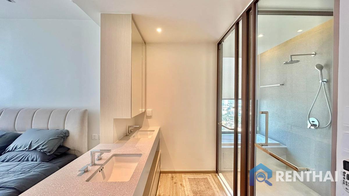 รูป คอนโดหรู 2 ห้องนอนArom Wongamat ให้เช่า ชั้นสูงพร้อมวิวพาโนรามา - รูปที่ 12/25