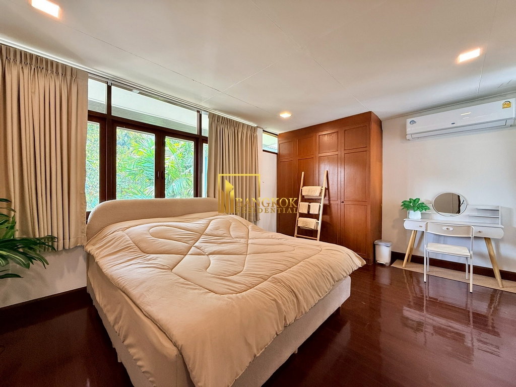 รูป Beautiful 4 Bedroom House For Rent in Ekkamai Area - BR28323SH - รูปที่ 31/46