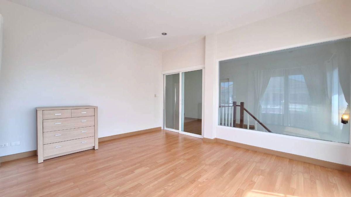 รูป ขายบ้านโครงการวรารมย์เจริญเมือง (เชียงใหม่-สันกำแพง) เนื้อที่ 99 ตร.ว. 5 นอน 4 น้ำ 1 ห้องอาหาร 2 จอด ราคา 7.5 ล้านบาท  - รูปที่ 19/55