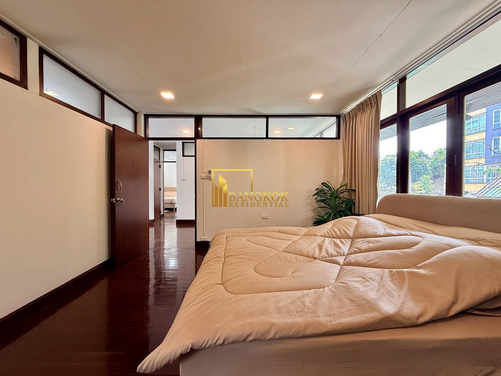 รูป Beautiful 4 Bedroom House For Rent in Ekkamai Area - BR28323SH - รูปที่ 33/46