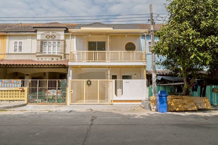 ST0145 | ขาย ทาวน์เฮ้าส์รีโนเวท หมู่บ้านปิยวรารมย์ 1 💰 ราคาเพียง 2.19 ลบ. ✨ ฟรีค่าโอน ✨