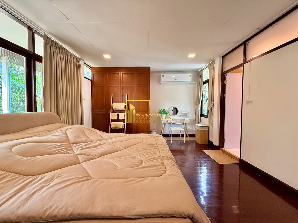 รูป Beautiful 4 Bedroom House For Rent in Ekkamai Area - BR28323SH - รูปที่ 32/46