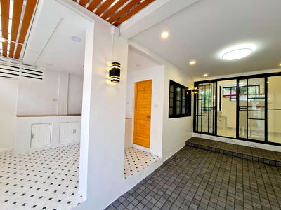 บ้านเดี่ยว นวมินทร์ 135 : บ้านทาวน์โฮม 3 ชั้น รีโนเวทใหม่  ม.ไพรเวทวิลล่า ซอยนวมินทร์135  