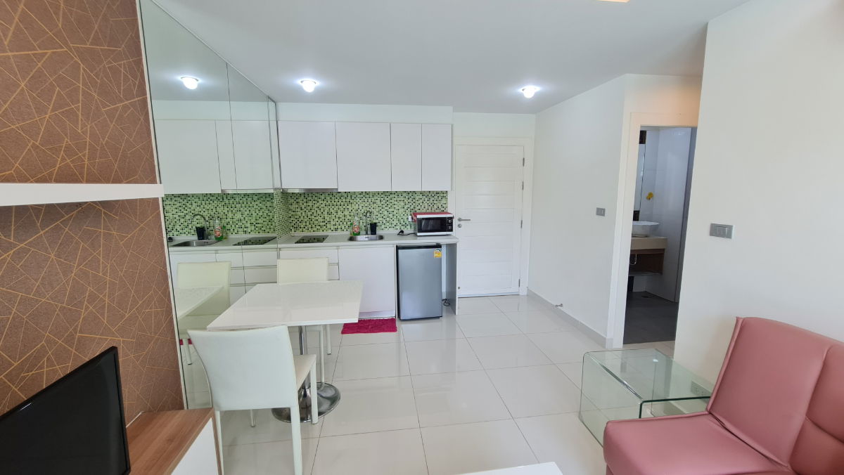 รูป 🔥ลดเหลือเพียง 1.89 ล้าน🔥1 ห้องนอน ติดสระว่ายน้ำ เดินลงสระจากระเบียงห้องได้เลย !!! #อเมซอน เรสซิเดนซ์ จอมเทียน เมืองพัทยา ขายพร้อมผู้เช่าระยะยาว - รูปที่ 5/12