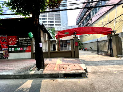 ที่ดิน MRT สามย่าน : ขายที่ดินสีลม ซอย4 (ถนนเดโช)0863377287