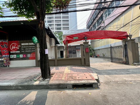 ขายที่ดินสีลม ซอย4 (ถนนเดโช)0863377287