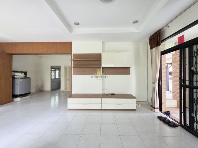 3-bed house for sale, 200 sqm, 56 sq wah, Setthasiri Wongwaen - Sukhaphiban 2