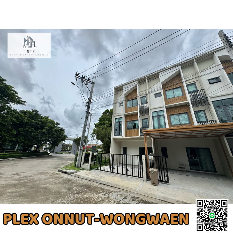 Townhouses for rent : FOR RENT : 3 stories Townhome opposite Community Mall , near Mega Bangna only 10 minutes,near rama9