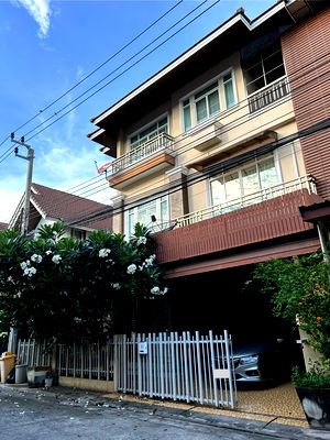 เช่าบ้านแฝด กรุงเทพมหานคร : ให้เช่า BTS Punnawithi (Sukhumvit101) House 0891159972 