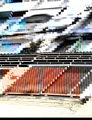 เช่าทาวน์โฮม ถนนลาดพร้าววังหิน : ให้เช่าทาวโฮม4 ชั้นรัชดา-ลาดพร้าวหลังมุม 46 ตรว หลังมุม โปร่ง โล่ง เป็นส่วนตัว ใช้สอย300 ตรม5 ห้องนอน6 ห้องน้ำ3 ที่จอดรถ