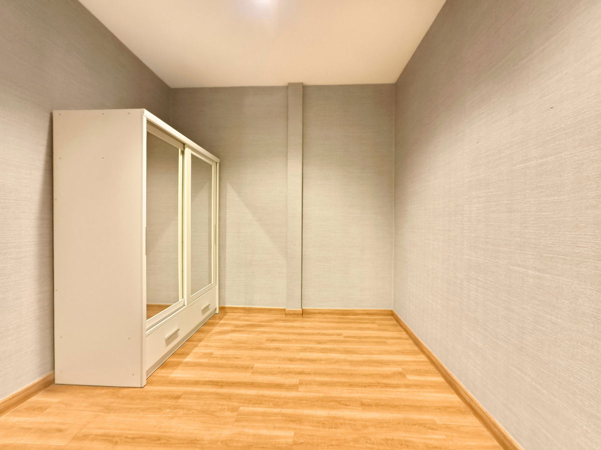 รูป ขาย บ้านเดี่ยว พัฒนาการ 50 มีโซล่าเซลล์ สร้างเต็มพื้นที่ มีห้องแม่บ้าน ไม่เสียค่าส่วนกลาง รีโนเวทใหม่ 100 ตร.ว. 3ห้องนอน 4ห้องน้ำ - รูปที่ 25/27