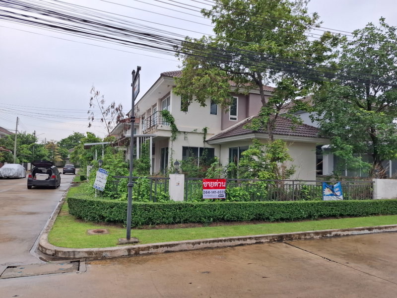 ขายบ้านเดี่ยว : บ้านเดี่ยว 2 ชั้น ไลฟ์ บางกอกบูเลอวาร์ด รังสิต  รังสิต-นครนายก ต.ประชาธิปัตย์ อ.ธัญบุรี จ.ปทุมธานี (โปรโมชั่น 4,400,000 บาท)