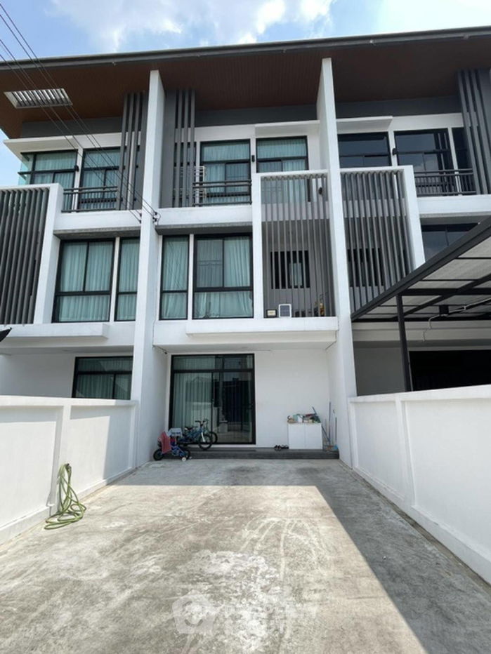 รูป ทาวน์เฮ้าส์ 3-ห้องนอน ใน ลาดพร้าว (ID 1679622) - รูปที่ 1/12