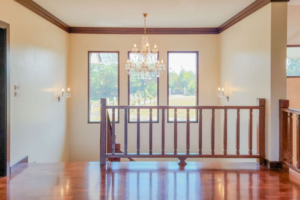 picture Spacious Private Residence with Pool and Garden Setting - 8/18