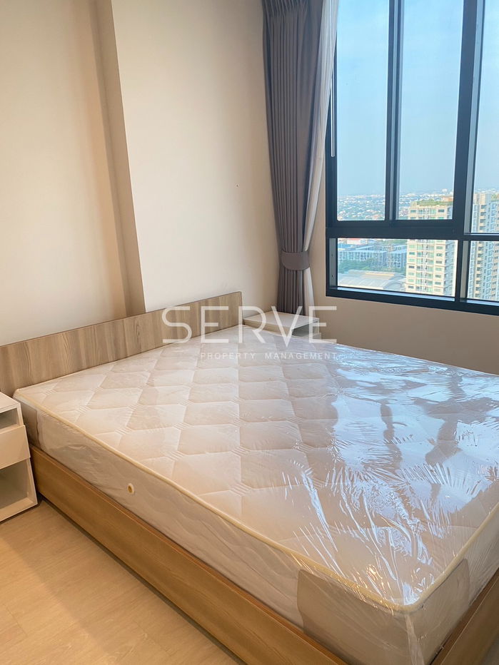 รูป 🔥11K/Mo 1นอน ห้องกว้าง ตกแต่งดี ชั้นสูงสุด 25+ เฟอร์จัดเต็มมาก พร้อมอยู่ คอนโดทำเลดี เดินเพียง 20ก้าว ถึง MRT ศรีรัช  @ Nue Noble Chaengwattana  - รูปที่ 9/10