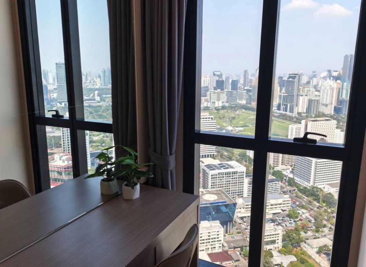 picture  Ashton Chula -                  Silom  - 5/9