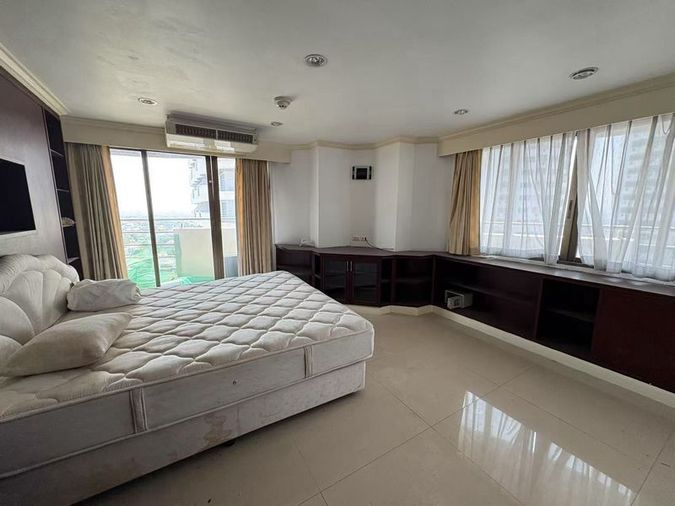 For Sale: 3-Bedroom, 160 sq.m. Spacious Apartment at Floraville Serviced Apartment